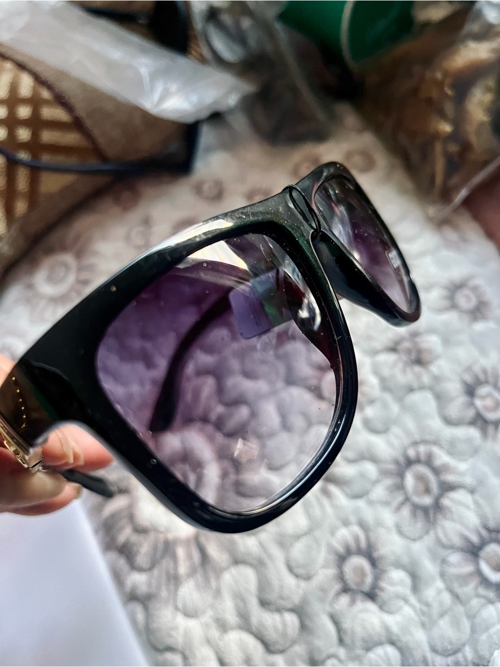 Gucci Black Sunglasses with Green and Red Stripe and Gold Accent - Brand New VSF - Picture 4 of 4
